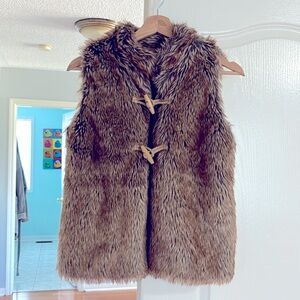 Girls 14/16 faux fur vest